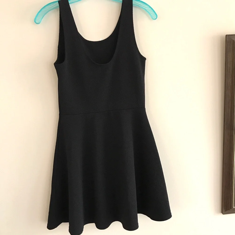 H&M Dress Black LBD Size 6 Pull Over Fit & Flare Sleeveless Popover Cocktail